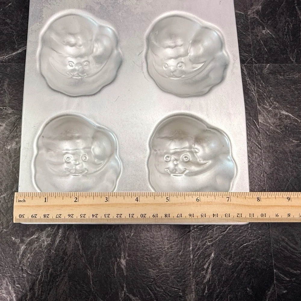 AMSCAN INC Santa Claus Mold Pan (Set of 2)